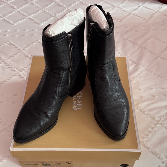 MICHAEL Michael Kors Andi Flat Bootie - Picture 1 of 6